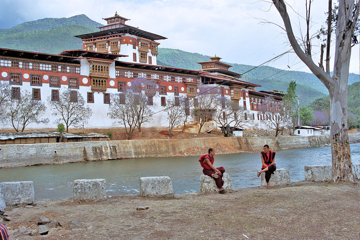 Day 04 :Thimpu - Punakha (77 kms / 2 - 3 hrs)